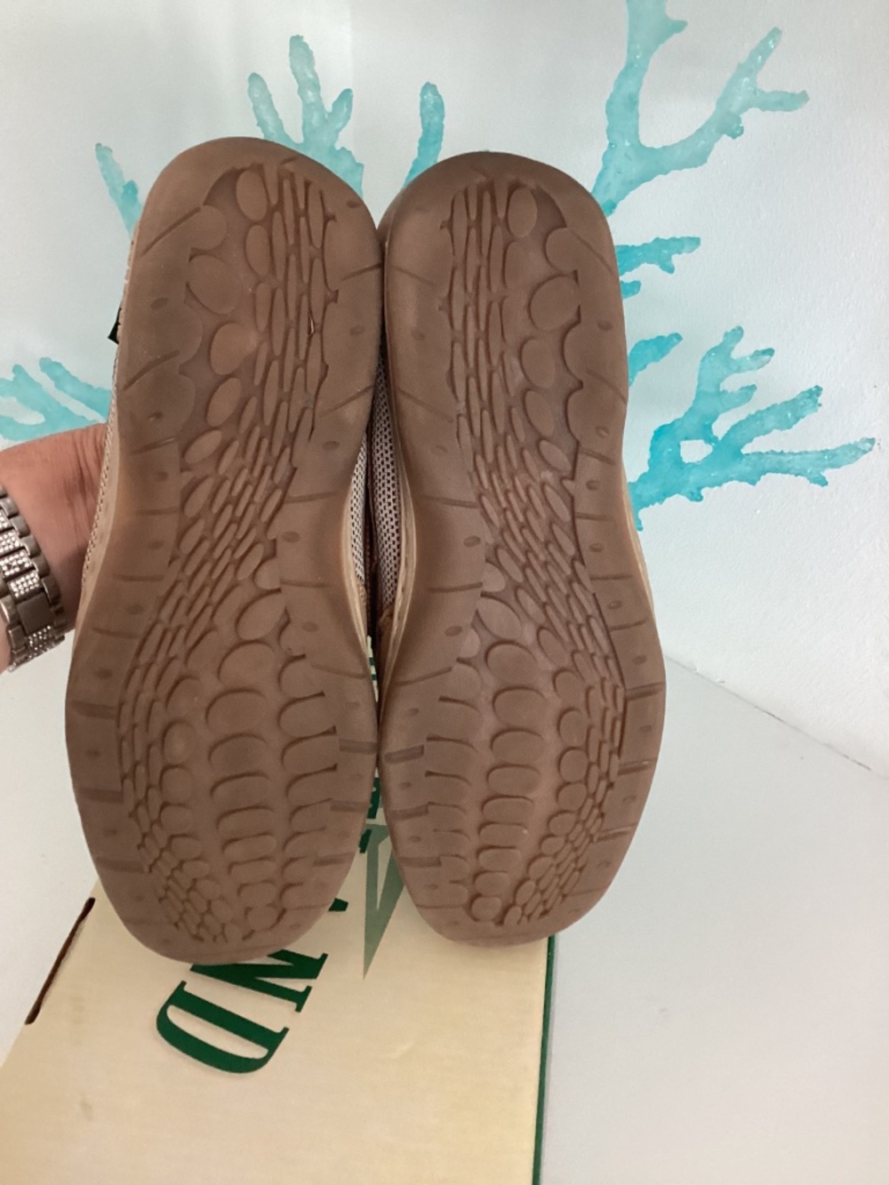 Eastland Women's Leather Sunrise Slip-On Boat Shoes Color: Tan Sz 7 - Picture 6 of 8